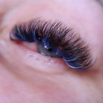 blue-eyelashes